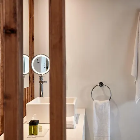 So 4* أيا نابا