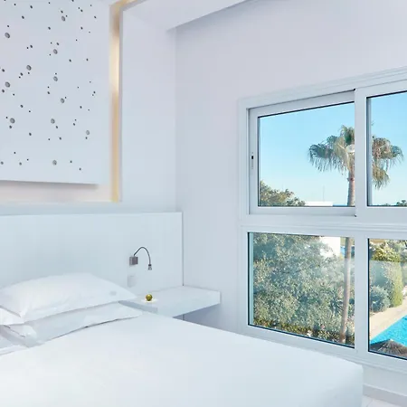 فندق So أيا نابا